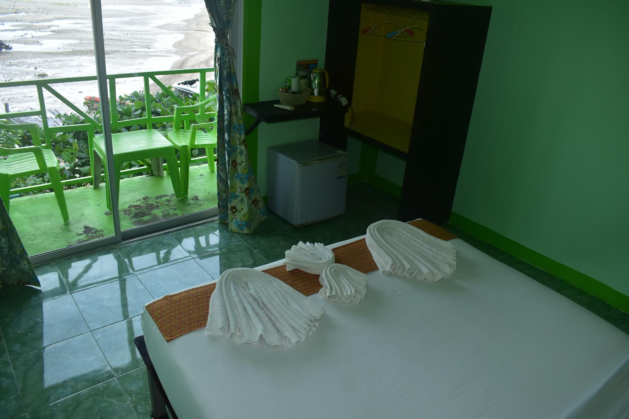 Phi Phi Beach Front Resort Bagian luar foto